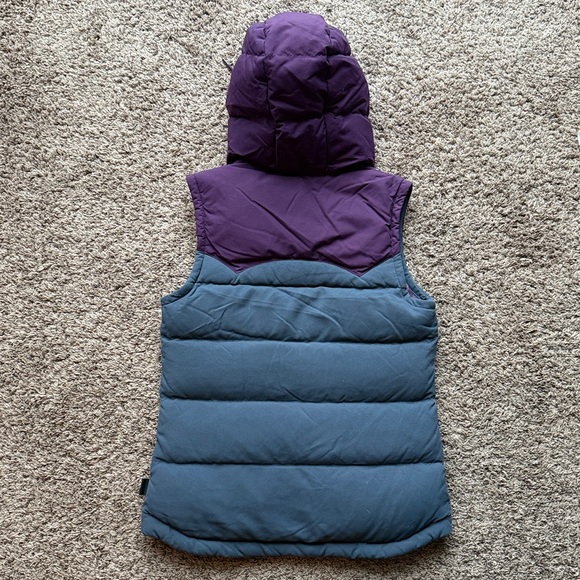 Patagonia Women’s Two-Tone (charcoal grey/dark purple) Hooded Vest, Sz. XS - Picture 3 of 12